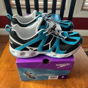 Speedo women’s water shoes NIB